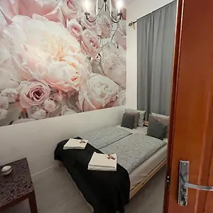 Apartman Spring Roses Downtown Boutique On The Famous Vaci Fashion Street Free Coffee, Tee, Budapest